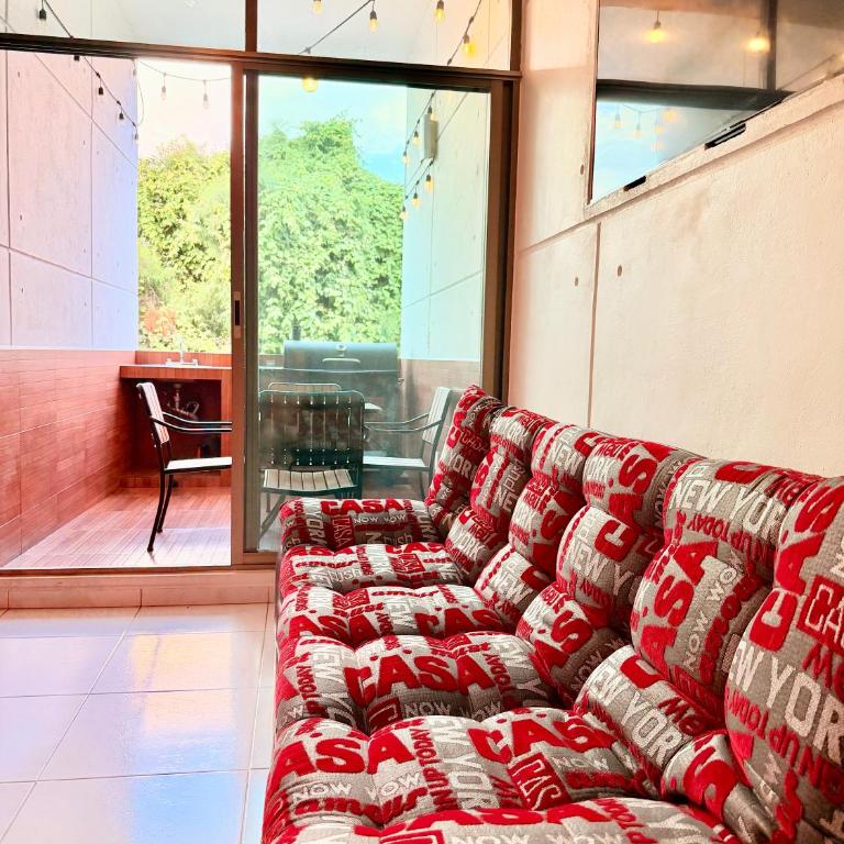 Loft Estilo y Diseño, Alberca con Calefacción! Cuernavaca somos los únicos en ofrecerte 2 jacuzzis climatizados y sistema de hidromasaje tipo Spa! Amplia y lujosa cama para alberca! Terraza privada con asador de carbon! 3 smart TV, Wi-Fi Gratis! - Apartamento de 2 dormitorios con vistas a la piscina - 6