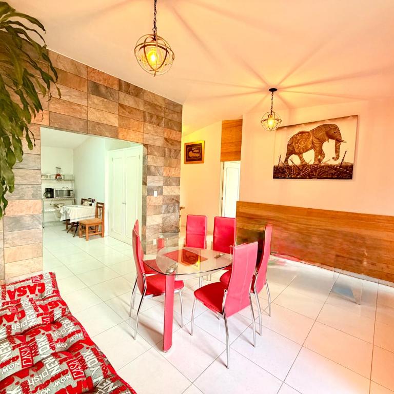 Loft Estilo y Diseño, Alberca con Calefacción! Cuernavaca somos los únicos en ofrecerte 2 jacuzzis climatizados y sistema de hidromasaje tipo Spa! Amplia y lujosa cama para alberca! Terraza privada con asador de carbon! 3 smart TV, Wi-Fi Gratis! - Apartamento de 2 dormitorios con vistas a la piscina - 4
