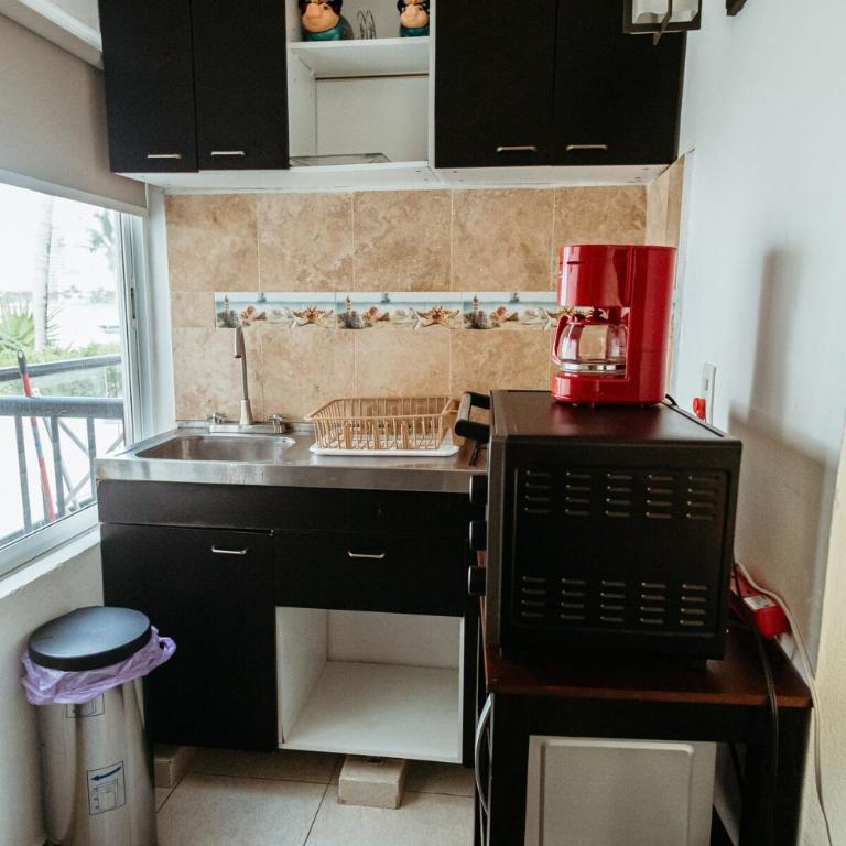 Casa Playa en Zona Hotelera de Cancún - Studio Apartment with Sea View - 14