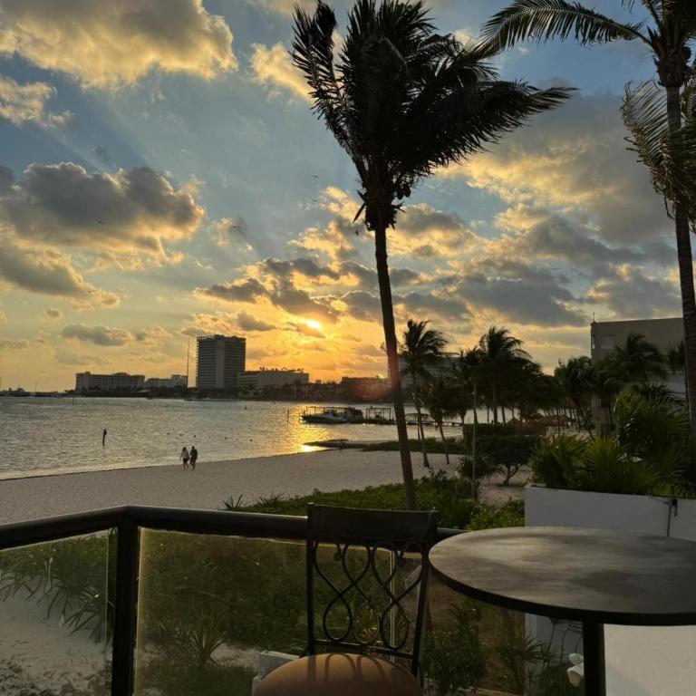 Casa Playa en Zona Hotelera de Cancún - One-Bedroom Apartment with Sea View and Balcony - 16