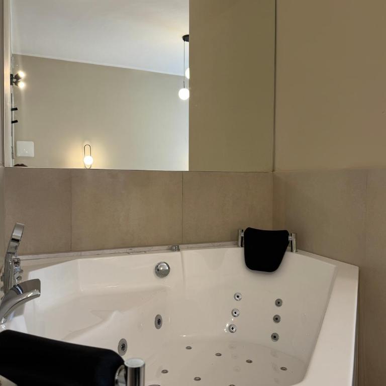 Maison ì room, suite & apartment - Double Room with Spa Bath - 6
