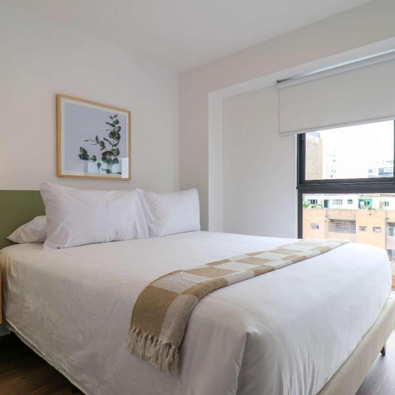 Prime 2BR with Balcony in Miraflores - Two-Bedroom Apartment with Balcony - 2