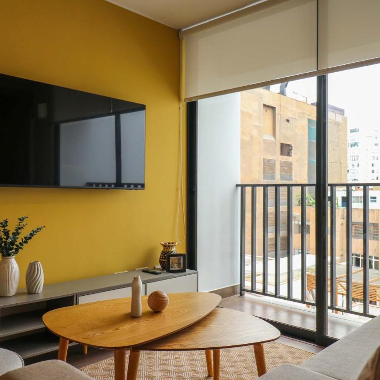 Prime 2BR with Balcony in Miraflores - Two-Bedroom Apartment with Balcony - 10