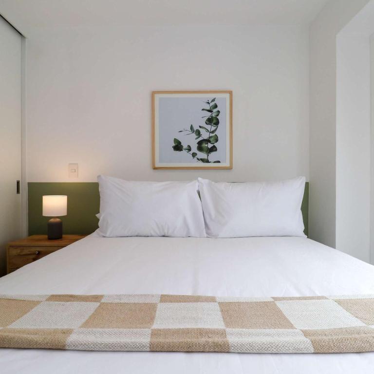 Prime 2BR with Balcony in Miraflores - Two-Bedroom Apartment with Balcony - 15