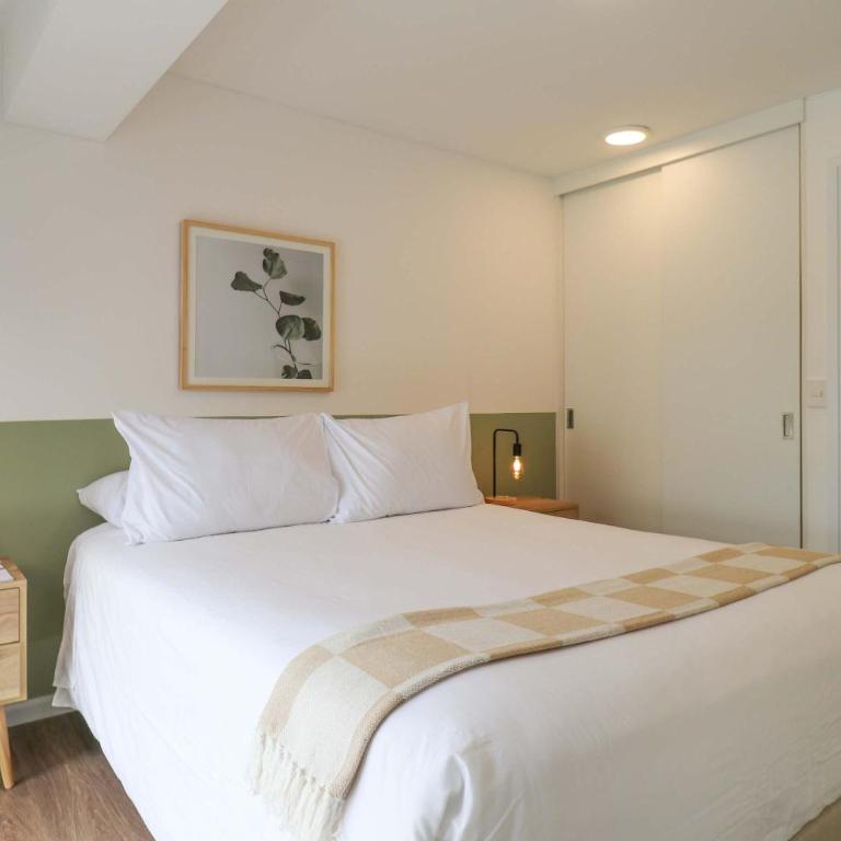 Prime 2BR with Balcony in Miraflores - Two-Bedroom Apartment with Balcony - 18