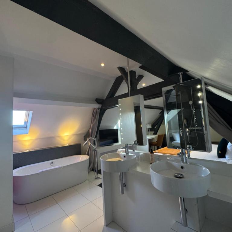 Best Western Blois Château - Chambre Lit Queen-Size Privilège - Non-Fumeurs - 4
