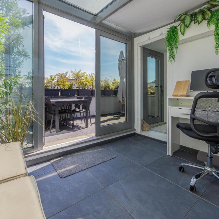 Penthouse - Terrace - 3 min to Metro - Central Station - Apartamento de 2 dormitorios con terraza - 1