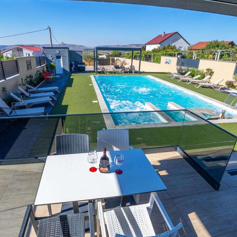 Villa NEA 3D - Vila sa Sopstvenim Bazenom - 2
