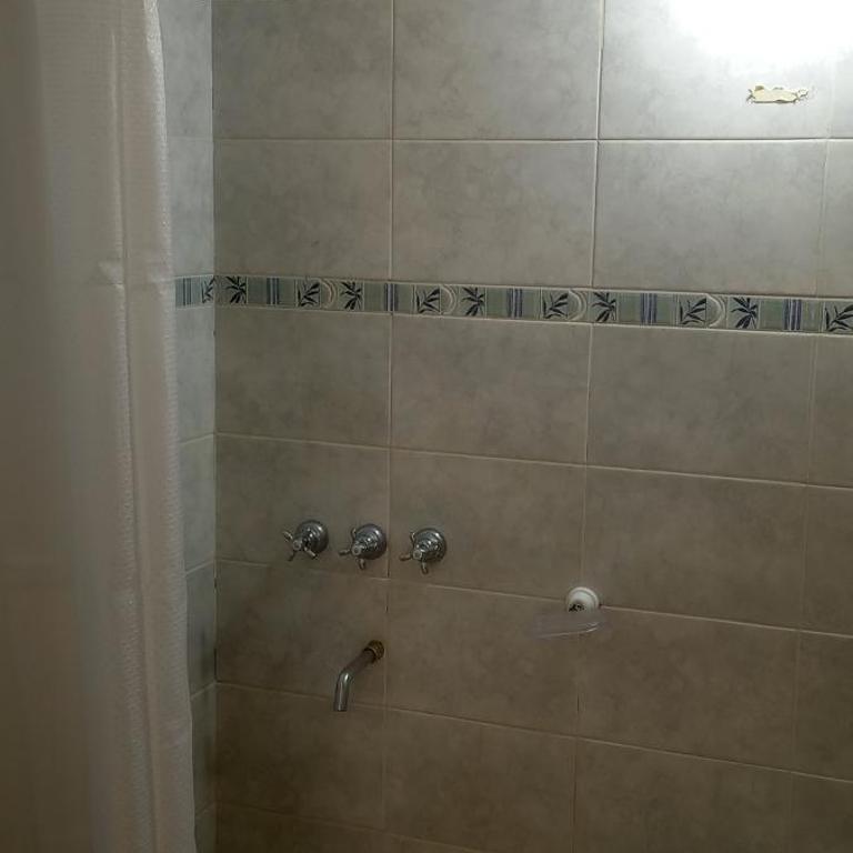 Dpto pequeño en el centro de Neuquén - One-Bedroom Apartment - 2
