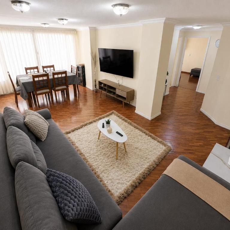 Amplio departamento CENTRO NORTE con PARQUEADERO - Two-Bedroom Apartment - 1