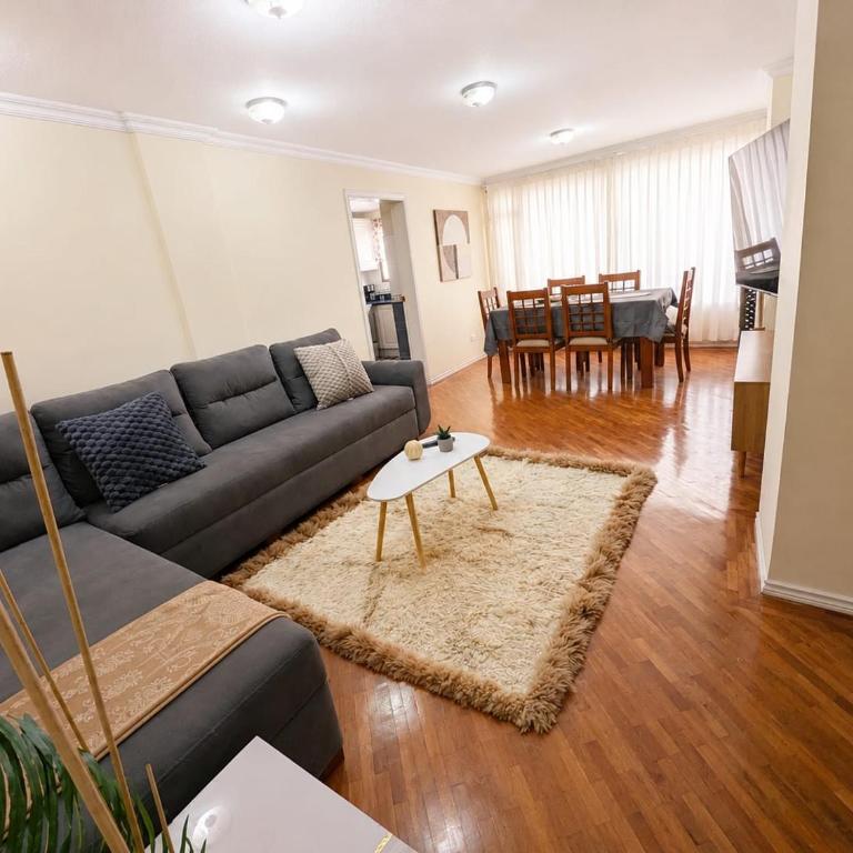 Amplio departamento CENTRO NORTE con PARQUEADERO - Two-Bedroom Apartment - 2