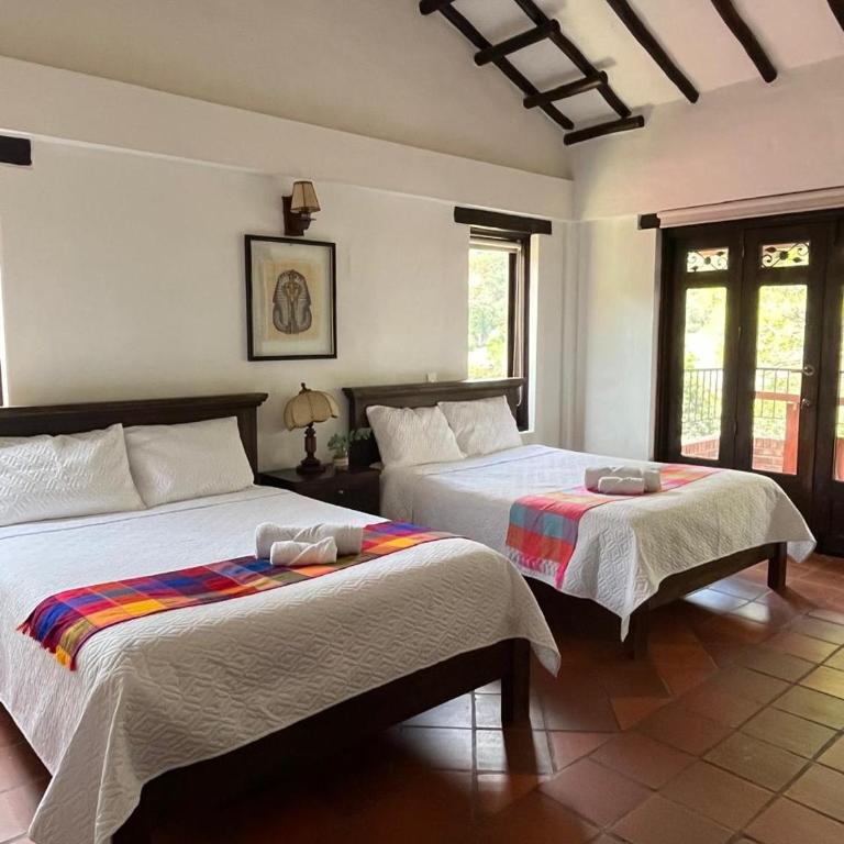 La Posada De Los Arcángeles - Quadruple Room with Balcony - 2