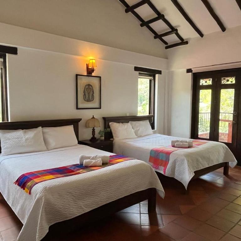 La Posada De Los Arcángeles - Quadruple Room with Balcony - 3