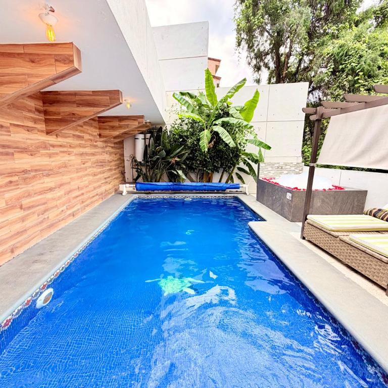 Loft muy amplio con alberca climatizada! Cuernavaca somos los únicos en ofrecerte 2 jacuzzis premium con agua caliente y sistema de hidromasaje tipo Spa! Elegante cama para alberca! Impresionantes vistas en la terraza panorámica con asador! Wi-Fi gratis! - Loft - 5