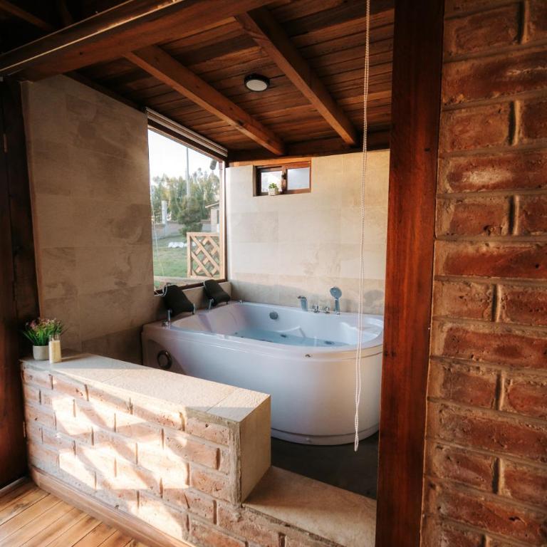 Mount House Lodge - Deluxe Bungalow - 11