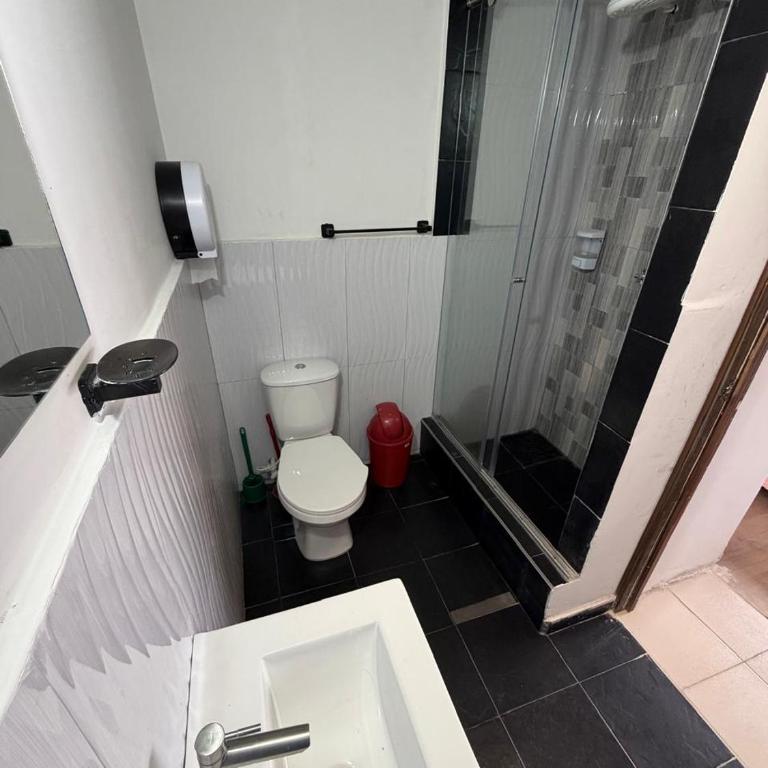 Hotel Titan Plaza 80 - Habitación Doble con baño privado - 5