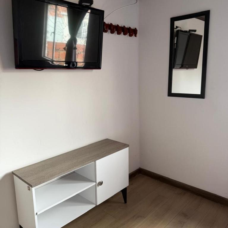 Hotel Titan Plaza 80 - Habitación Doble con baño compartido - 4