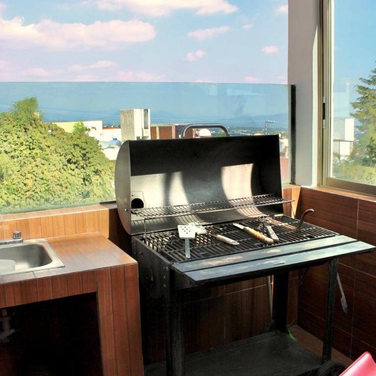 Loft muy amplio con alberca climatizada! Cuernavaca somos los únicos en ofrecerte 2 jacuzzis premium con agua caliente y sistema de hidromasaje tipo Spa! Elegante cama para alberca! Impresionantes vistas en la terraza panorámica con asador! Wi-Fi gratis! - Loft - 28