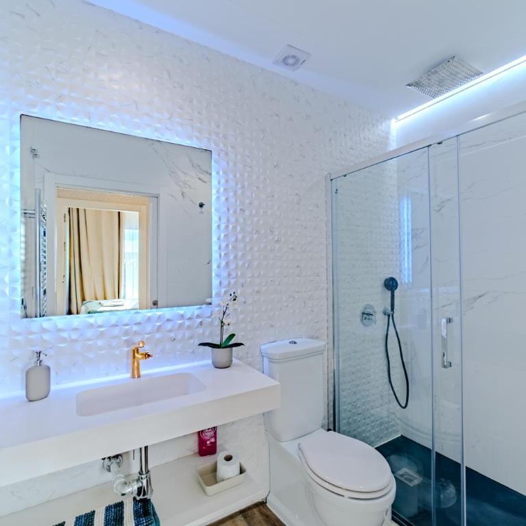 Apartamentos LOLA y MANUELA en primera línea playa Carihuela con excelente Terraza-jardin de 80 m2 frente al Mar con aparcamiento privado Ideal para descansar oyendo las olas del Mar - Appartement 2 Chambres - 8