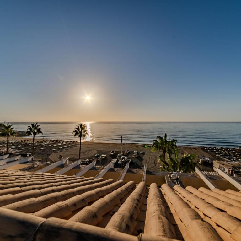 Apartamentos LOLA y MANUELA en primera línea playa Carihuela con excelente Terraza-jardin de 80 m2 frente al Mar con aparcamiento privado Ideal para descansar oyendo las olas del Mar - Appartement 2 Chambres - 9