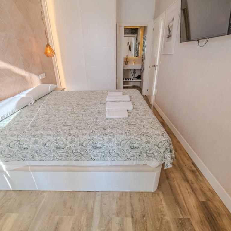 Apartamentos LOLA y MANUELA en primera línea playa Carihuela con excelente Terraza-jardin de 80 m2 frente al Mar con aparcamiento privado Ideal para descansar oyendo las olas del Mar - Appartement 2 Chambres - 12