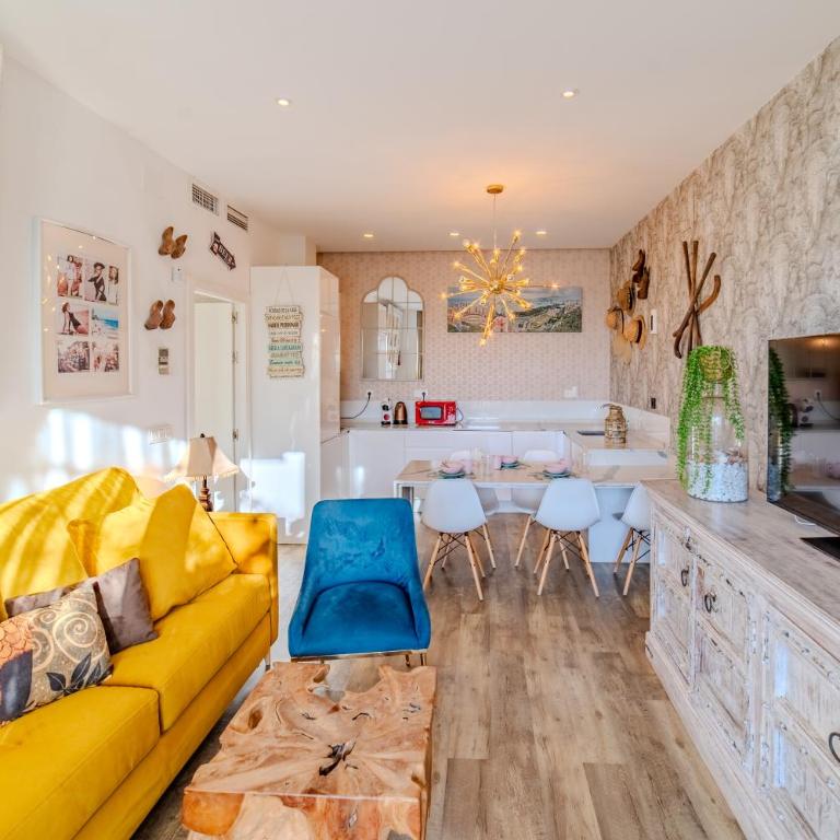 Apartamentos LOLA y MANUELA en primera línea playa Carihuela con excelente Terraza-jardin de 80 m2 frente al Mar con aparcamiento privado Ideal para descansar oyendo las olas del Mar - Appartement 2 Chambres - 13
