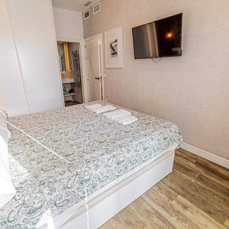 Apartamentos LOLA y MANUELA en primera línea playa Carihuela con excelente Terraza-jardin de 80 m2 frente al Mar con aparcamiento privado Ideal para descansar oyendo las olas del Mar - Appartement 2 Chambres - 14