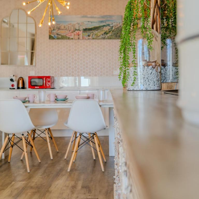 Apartamentos LOLA y MANUELA en primera línea playa Carihuela con excelente Terraza-jardin de 80 m2 frente al Mar con aparcamiento privado Ideal para descansar oyendo las olas del Mar - Appartement 2 Chambres - 20