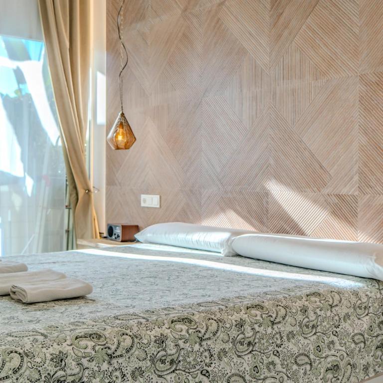 Apartamentos LOLA y MANUELA en primera línea playa Carihuela con excelente Terraza-jardin de 80 m2 frente al Mar con aparcamiento privado Ideal para descansar oyendo las olas del Mar - Appartement 2 Chambres - 19