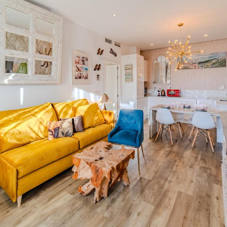 Apartamentos LOLA y MANUELA en primera línea playa Carihuela con excelente Terraza-jardin de 80 m2 frente al Mar con aparcamiento privado Ideal para descansar oyendo las olas del Mar - Appartement 2 Chambres - 21