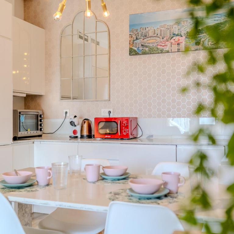 Apartamentos LOLA y MANUELA en primera línea playa Carihuela con excelente Terraza-jardin de 80 m2 frente al Mar con aparcamiento privado Ideal para descansar oyendo las olas del Mar - Appartement 2 Chambres - 28