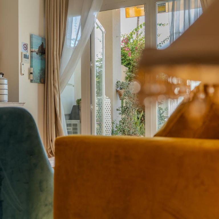 Apartamentos LOLA y MANUELA en primera línea playa Carihuela con excelente Terraza-jardin de 80 m2 frente al Mar con aparcamiento privado Ideal para descansar oyendo las olas del Mar - Appartement 2 Chambres - 30