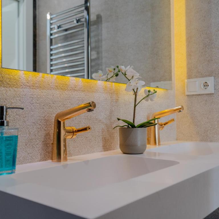 Apartamentos LOLA y MANUELA en primera línea playa Carihuela con excelente Terraza-jardin de 80 m2 frente al Mar con aparcamiento privado Ideal para descansar oyendo las olas del Mar - Appartement 2 Chambres - 34