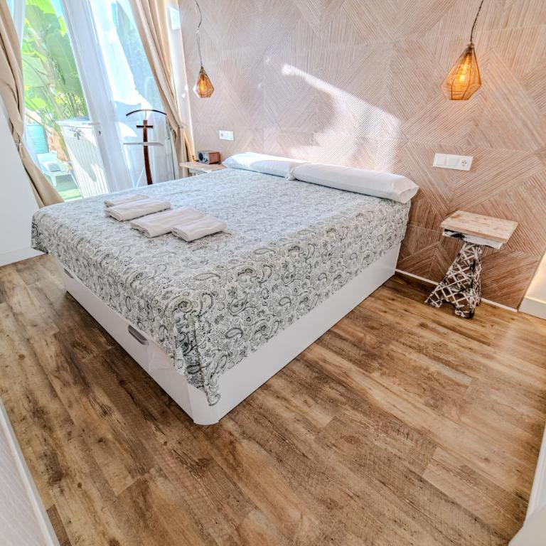 Apartamentos LOLA y MANUELA en primera línea playa Carihuela con excelente Terraza-jardin de 80 m2 frente al Mar con aparcamiento privado Ideal para descansar oyendo las olas del Mar - Appartement - 33