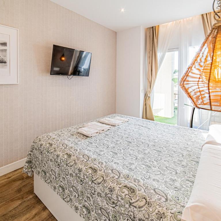 Apartamentos LOLA y MANUELA en primera línea playa Carihuela con excelente Terraza-jardin de 80 m2 frente al Mar con aparcamiento privado Ideal para descansar oyendo las olas del Mar - Appartement 2 Chambres - 38