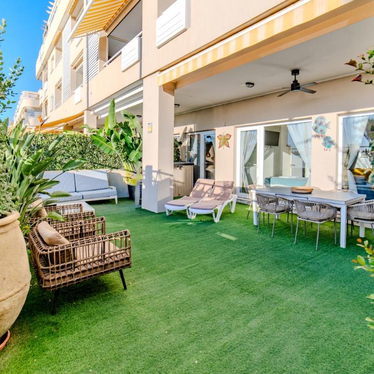 Apartamentos LOLA y MANUELA en primera línea playa Carihuela con excelente Terraza-jardin de 80 m2 frente al Mar con aparcamiento privado Ideal para descansar oyendo las olas del Mar - Appartement 2 Chambres - 45