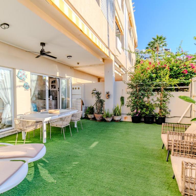 Apartamentos LOLA y MANUELA en primera línea playa Carihuela con excelente Terraza-jardin de 80 m2 frente al Mar con aparcamiento privado Ideal para descansar oyendo las olas del Mar - Appartement 2 Chambres - 46