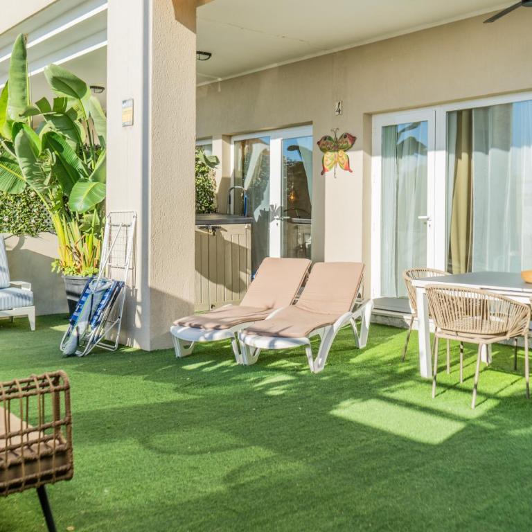 Apartamentos LOLA y MANUELA en primera línea playa Carihuela con excelente Terraza-jardin de 80 m2 frente al Mar con aparcamiento privado Ideal para descansar oyendo las olas del Mar - Appartement 2 Chambres - 48
