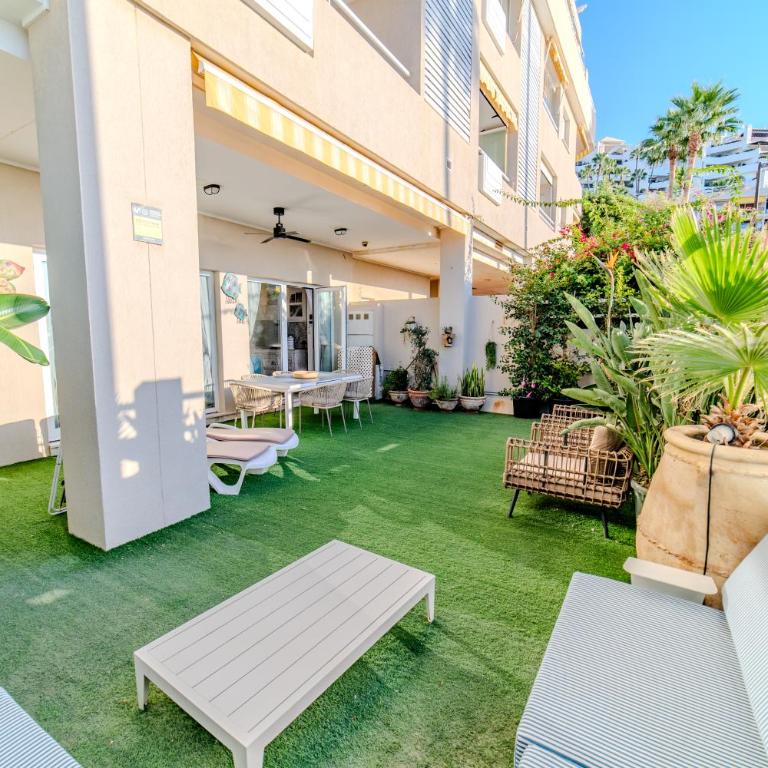 Apartamentos LOLA y MANUELA en primera línea playa Carihuela con excelente Terraza-jardin de 80 m2 frente al Mar con aparcamiento privado Ideal para descansar oyendo las olas del Mar - Appartement 2 Chambres - 51