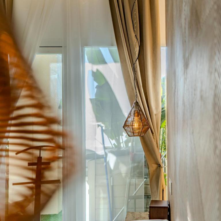 Apartamentos LOLA y MANUELA en primera línea playa Carihuela con excelente Terraza-jardin de 80 m2 frente al Mar con aparcamiento privado Ideal para descansar oyendo las olas del Mar - Appartement 2 Chambres - 56