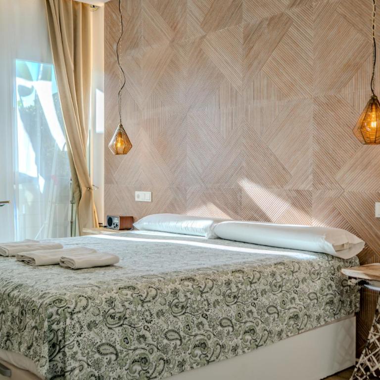 Apartamentos LOLA y MANUELA en primera línea playa Carihuela con excelente Terraza-jardin de 80 m2 frente al Mar con aparcamiento privado Ideal para descansar oyendo las olas del Mar - Appartement 2 Chambres - 60