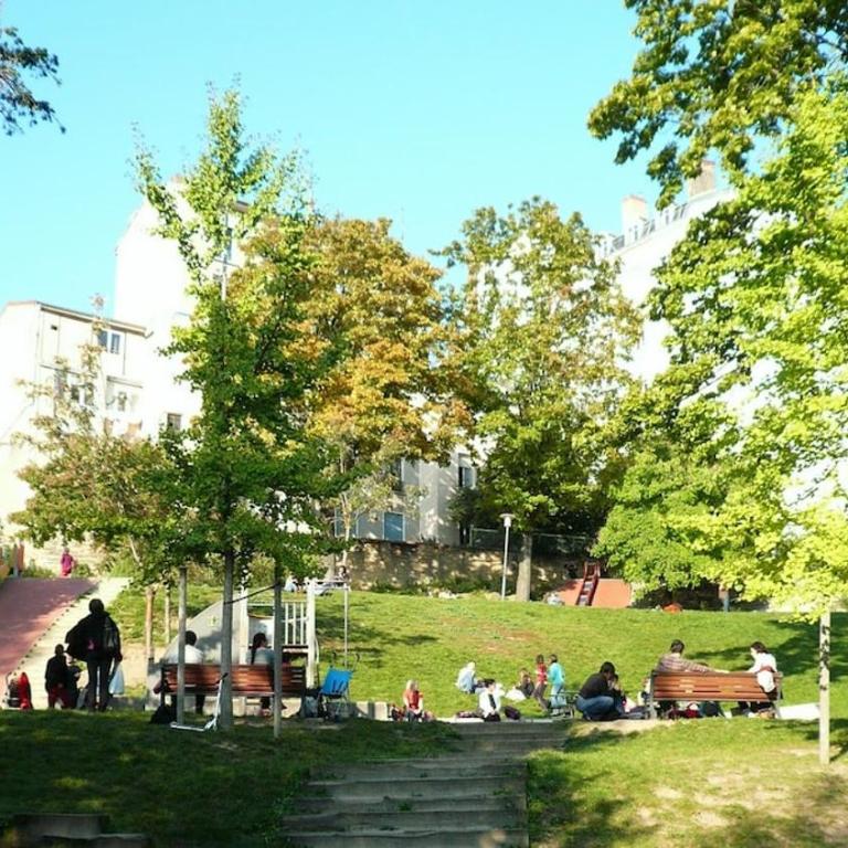 Grand appartement t3 sur cour, centre historique - Apartamento de 2 dormitorios con vistas al jardín - 7