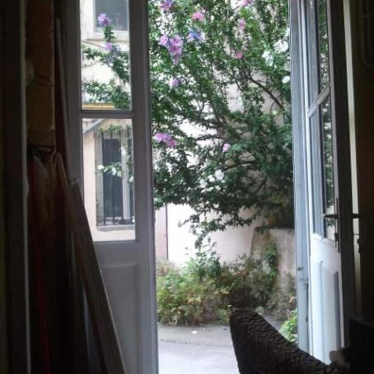 Grand appartement t3 sur cour, centre historique - Apartamento de 2 dormitorios con vistas al jardín - 13