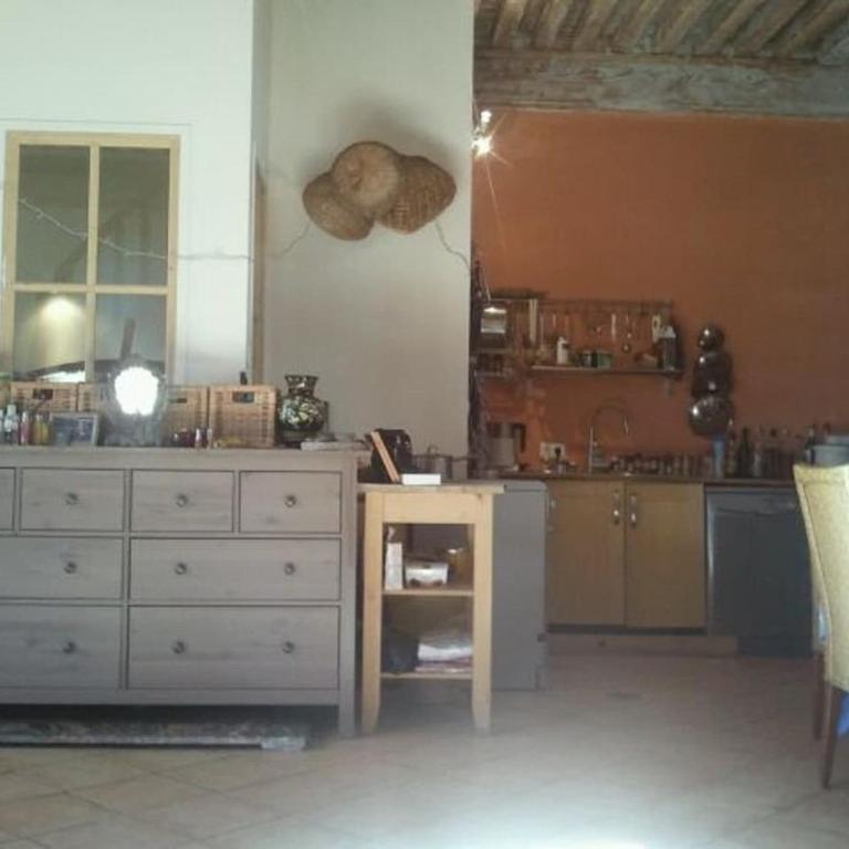 Grand appartement t3 sur cour, centre historique - Apartamento de 2 dormitorios con vistas al jardín - 27
