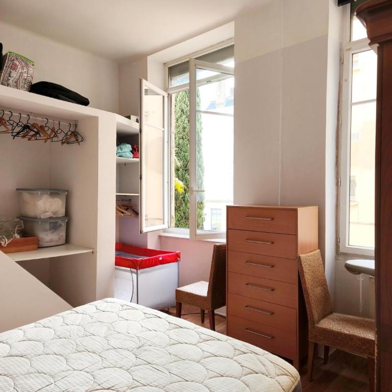 Grand appartement t3 sur cour, centre historique - Apartamento de 2 dormitorios con vistas al jardín - 30