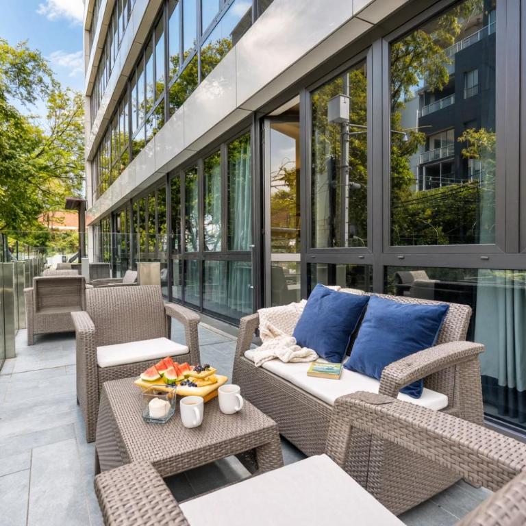 Europa Suites Medellin - King Suite with Balcony - 10