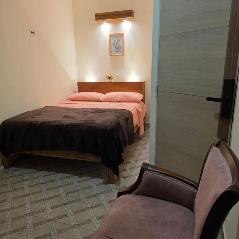 Casa Hotel avenida 22 cerca a escenario deportivos iglesias y clinicas Cra17a21a 27 - Double Room - 13