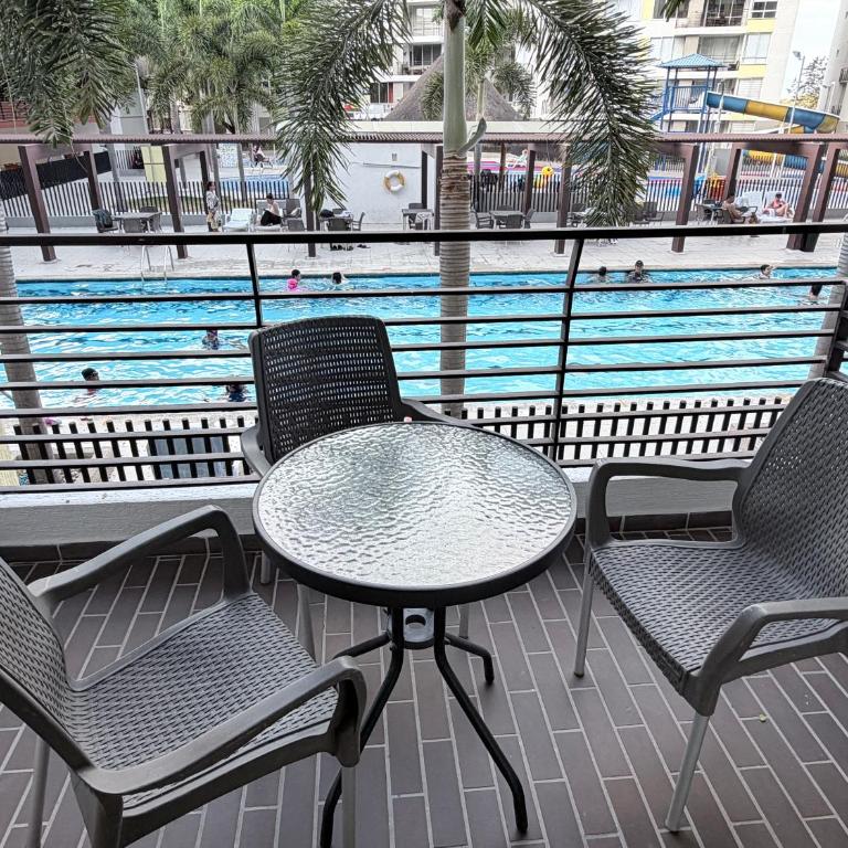 Apartamento en Ricaurte Club House con Piscina - Apartamento de 3 dormitorios con balcón - 15