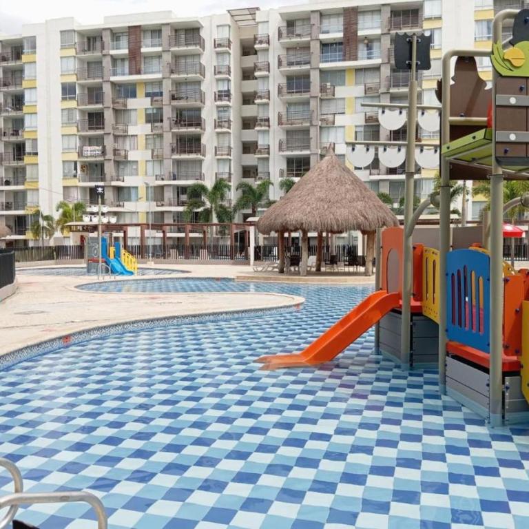 Apartamento en Ricaurte Club House con Piscina - Three-Bedroom Apartment with Balcony - 17