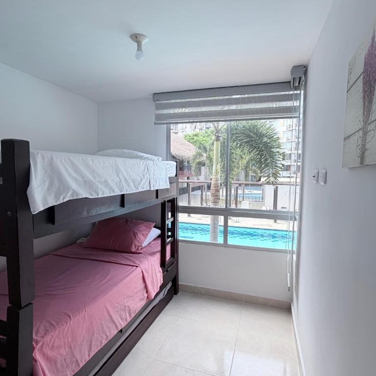 Apartamento en Ricaurte Club House con Piscina - Three-Bedroom Apartment with Balcony - 4
